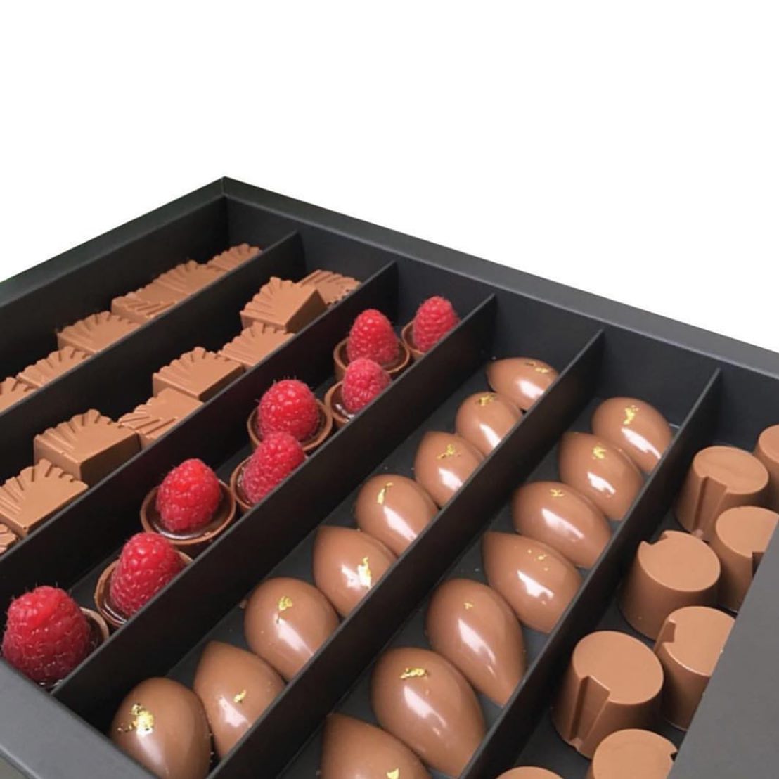 نكهة الصيف -قهوه وفرش توت ‎ #شوكلاته #شوكلت #شوكولاته #شوكولا #تقديمات #مناسبات #تجهيز #زو