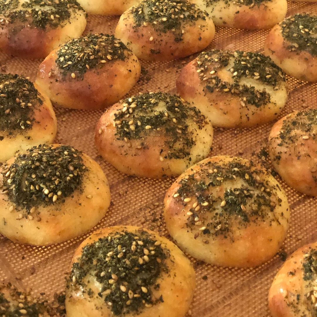 فطاير زعتر صغيره، ١.٤نت كارب في الحبه، مناسبه لمحبي النواشف في الصباح. كيتو بدون حرمان . #