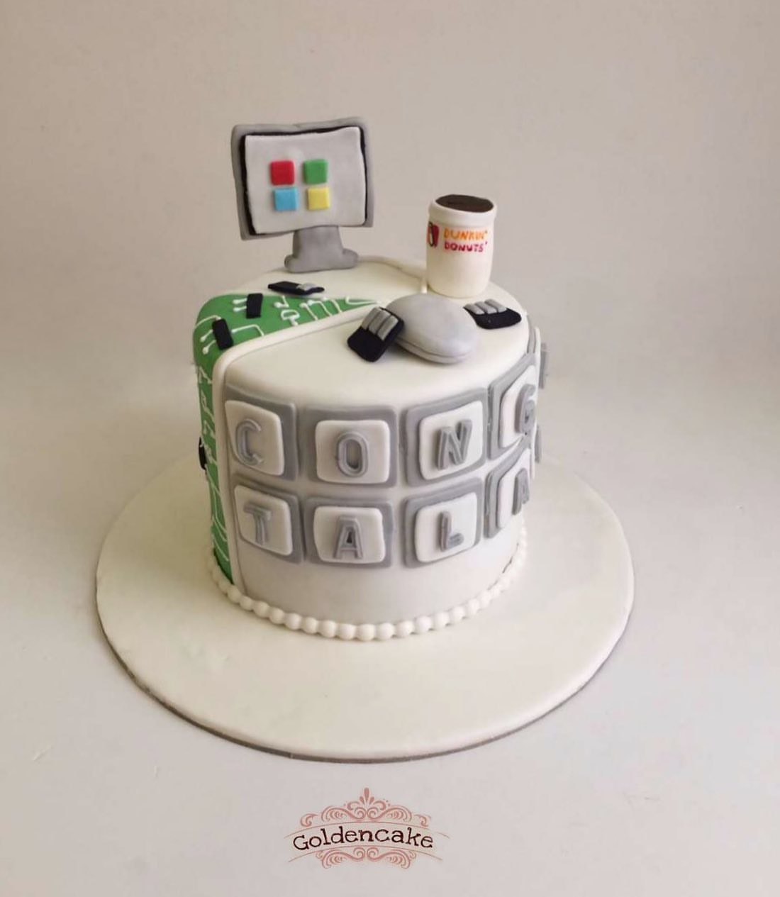 ‏كل عام وأنتِ ملهمة، طموحة وقوية ومنجزة، كُل عام وأنتِ أساس المجتمع ✨ ‏⁧‫#يوم_المرأة_العا