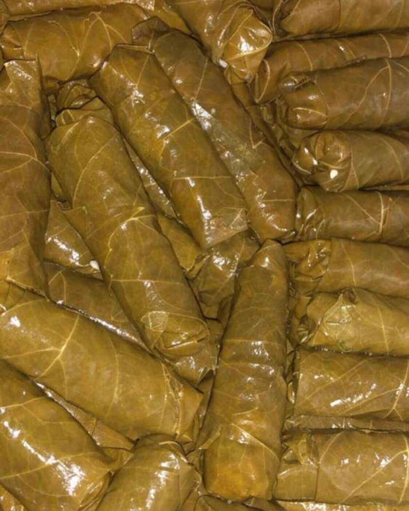 ☘️ورق عنب ام ناصر بأجود المكونات يطبخ يومياً طازجوع حسب الطلب بدبس الرمان وصوص السبايسي #ص