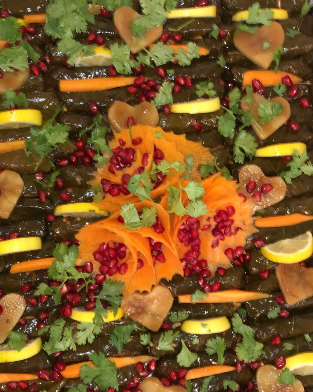 ☘️ورق عنب ام ناصر بأجود المكونات يطبخ يومياً طازجوع حسب الطلب بدبس الرمان وصوص السبايسي .