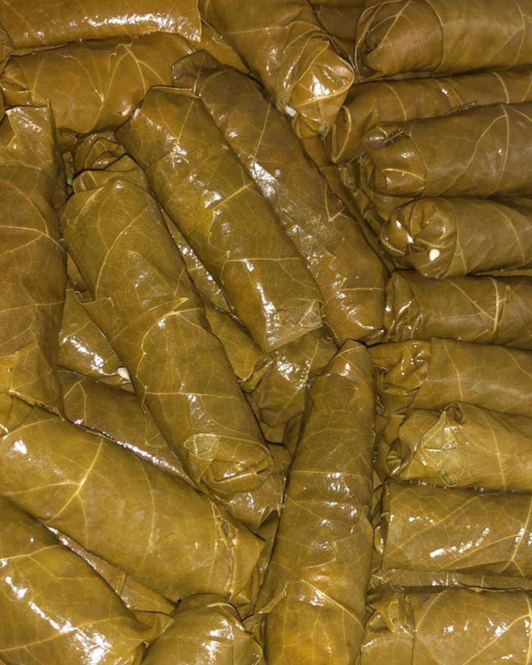 ☘️ورق عنب ام ناصر بأجود المكونات يطبخ يومياً طازجوع حسب الطلب بدبس الرمان وصوص السبايسي .