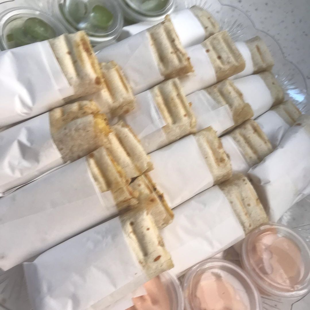 صحن شورمه ب٤٥ ريال #نهى_نبيل #دكتوره_خلود #افنان_الباتل #شورما #شورما_وصوص #الرياض #مسابح_