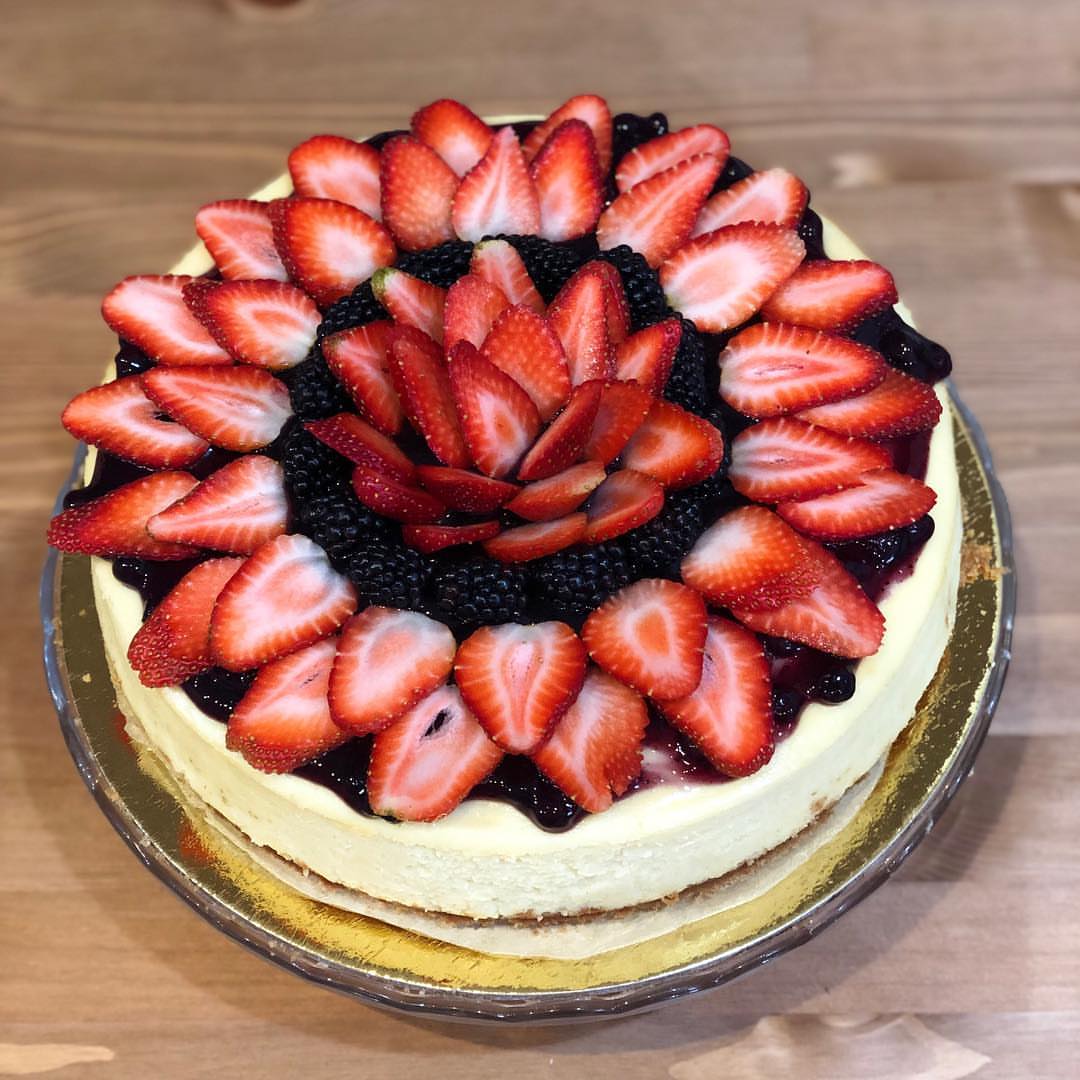 طلبية اليوم بالعافية عليهم ❤️ #تشيز_كيك #حفلة_تخرج #زوارة_خميس #الرياض #تخرج #خطوبة #تشيزك