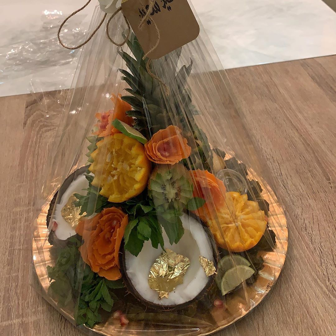 سارعو بحجز صنيه العيد ب١٠٠ريال فقط ٤٠حبه ورق عنب مع زينه فواكه وتغريسه العيد وكرت معايده ل