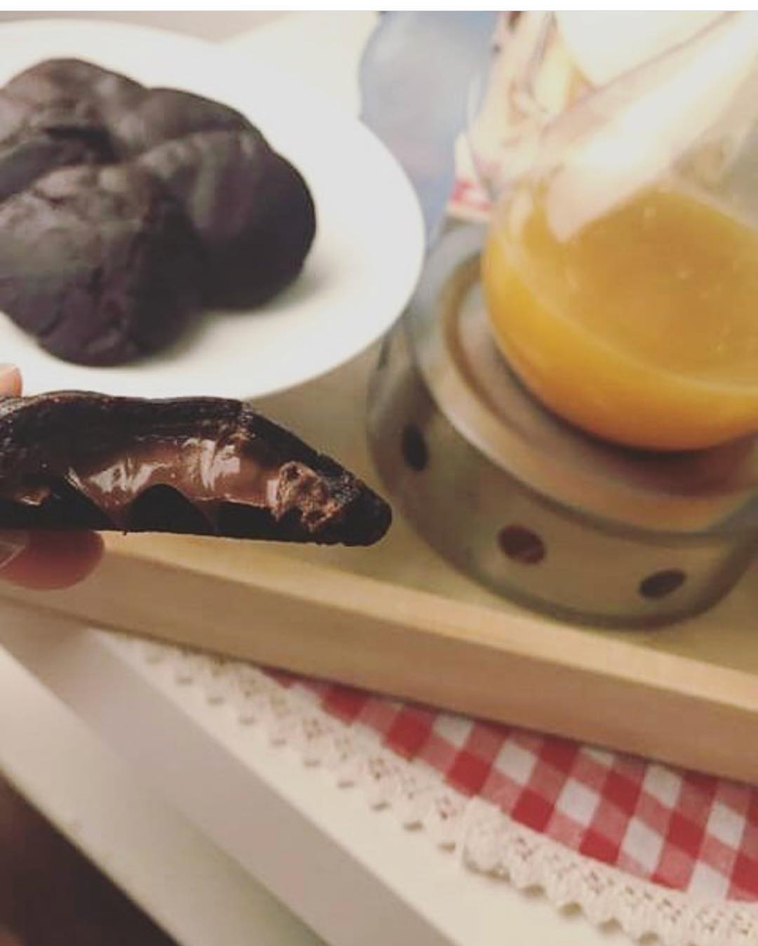 كوكيزنا الجميل هش طري لذيذ و يذوب بالفم ❤️ . تصوير زبونتي اللطيفة بالعافيه عليها يارب‍♀️❤️