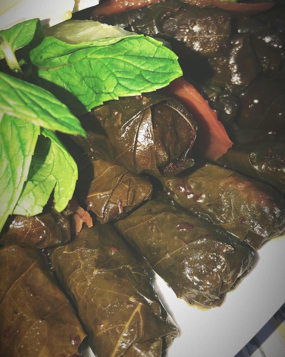 ووق عنبنا اللذيذ بريال ونص ❤️#ورق_عنب #فطاير #فساتين_زواج #فطاير_تقديم