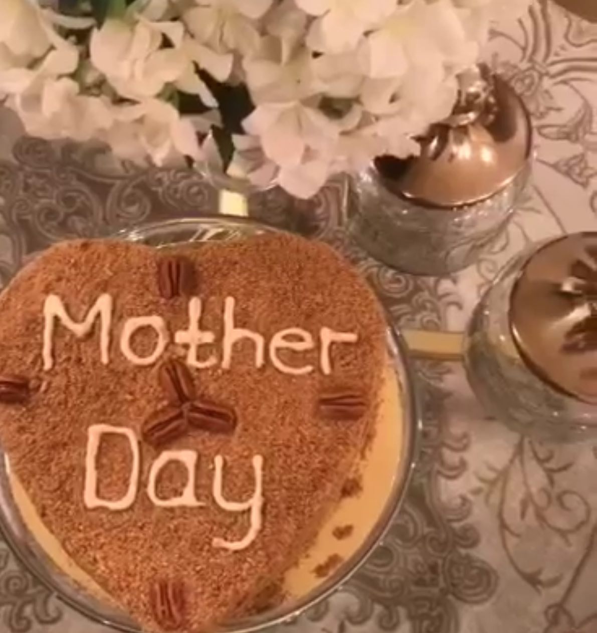 كيكه يوم الام اطلبوها وفرحو امهاتكم