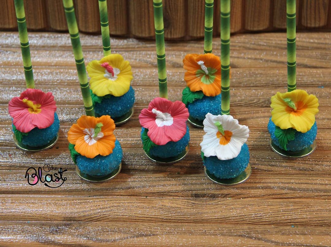 طلبية كيك بوبس ثيم موانا . .ألف عافية على أصحابها . .. . MOANA Cake pops .. . .. . ..#moan
