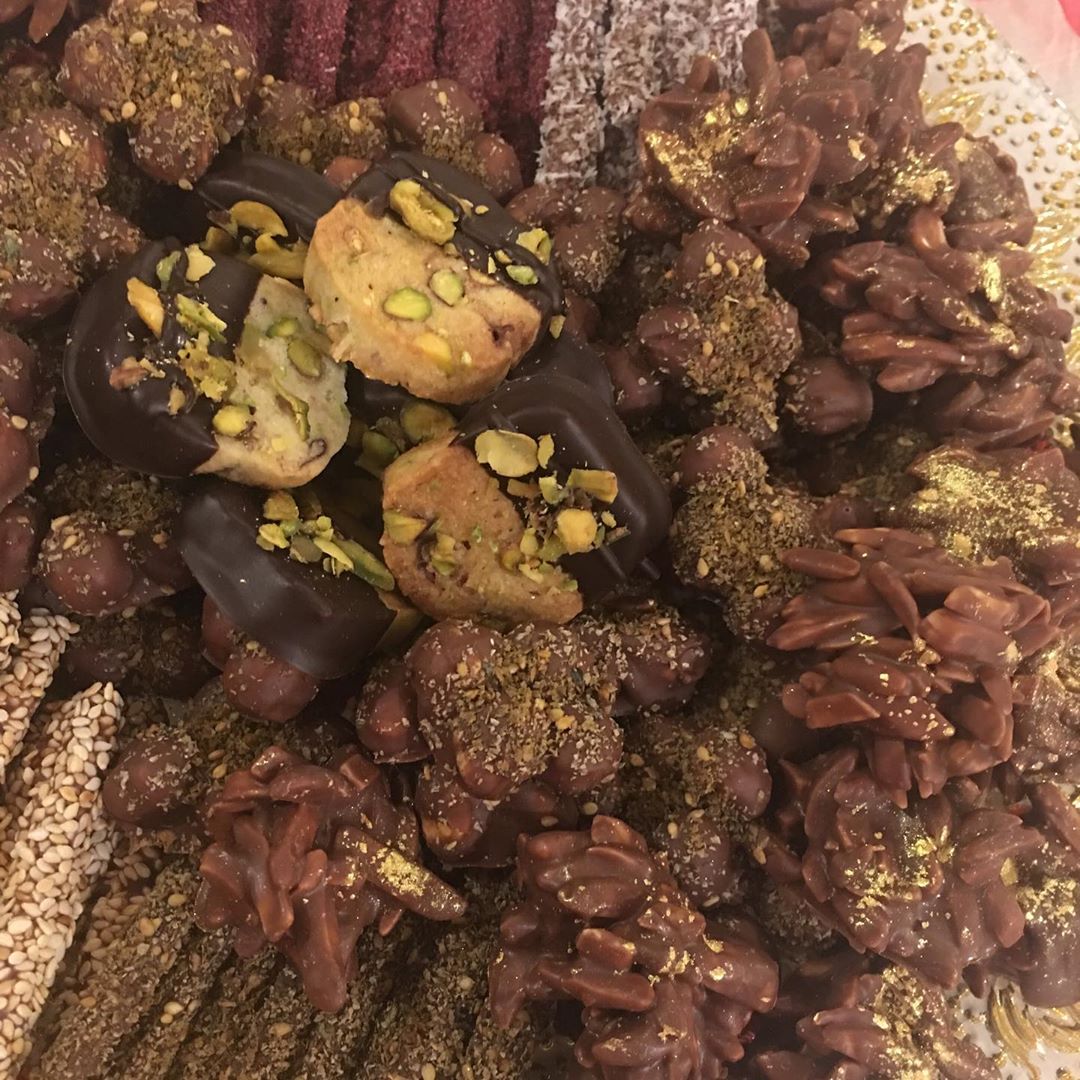سابليه الفستق والشوكلاته الغامقه وشوكلاته الروشيه برشات الذهب