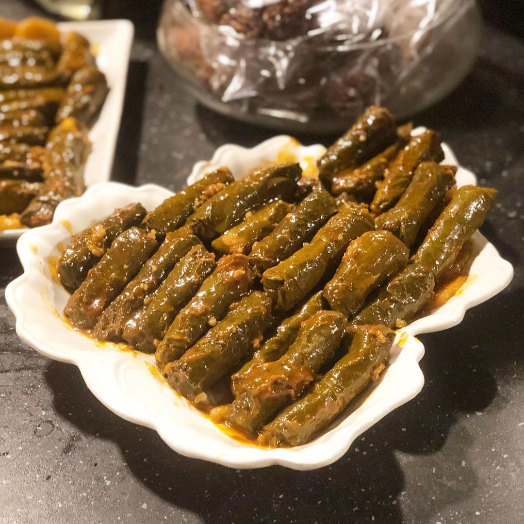 اشتقنا ياحلو والله اشتقنا #ورق_عنب حامض حلو بدبس الرمان . #ورق_عنب سبايسي للطلب والاستفسار