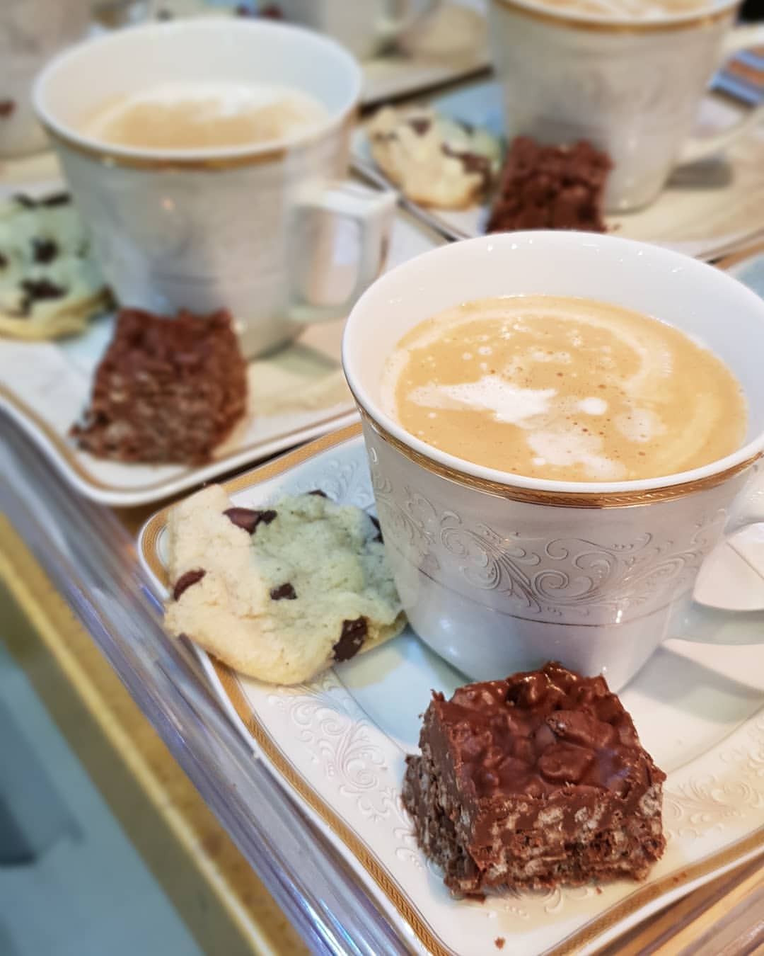 حلّي سهرتك بالشتاء كوفي ورايس كرسبي ☕ #حلويات #حلويات_العيد #حلويات_الرياض #حلى #حلا #حلى