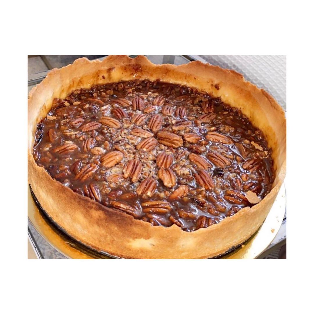 Don’t miss trying our pecan pie!! • • لا تفوتوا اطعم pecan pie عندنا! • • #jeddah #ksa #pe