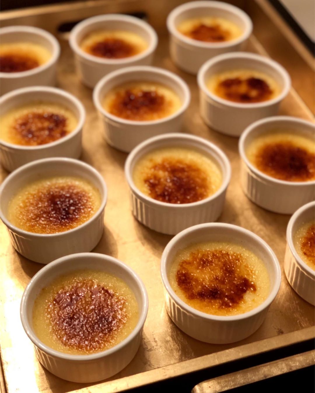 Appetizing creme brûlée✨ • • ألذ كريم برولي لمناسباتكم.. • • #cremebrulee #ksa #jeddah #ح
