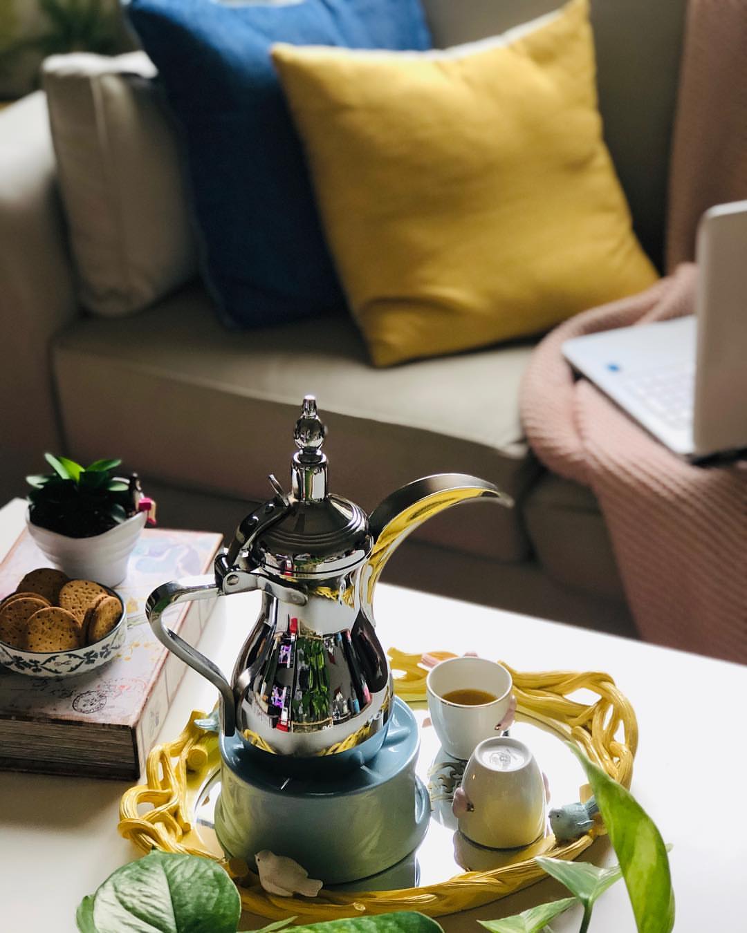‏"نحتاجُ دوماً الأشياء الجـِميلة في حياتنا، ‏كالهدوء مع فنجان قهوة مثلاً ☕️♥️ #قهوة مسك #
