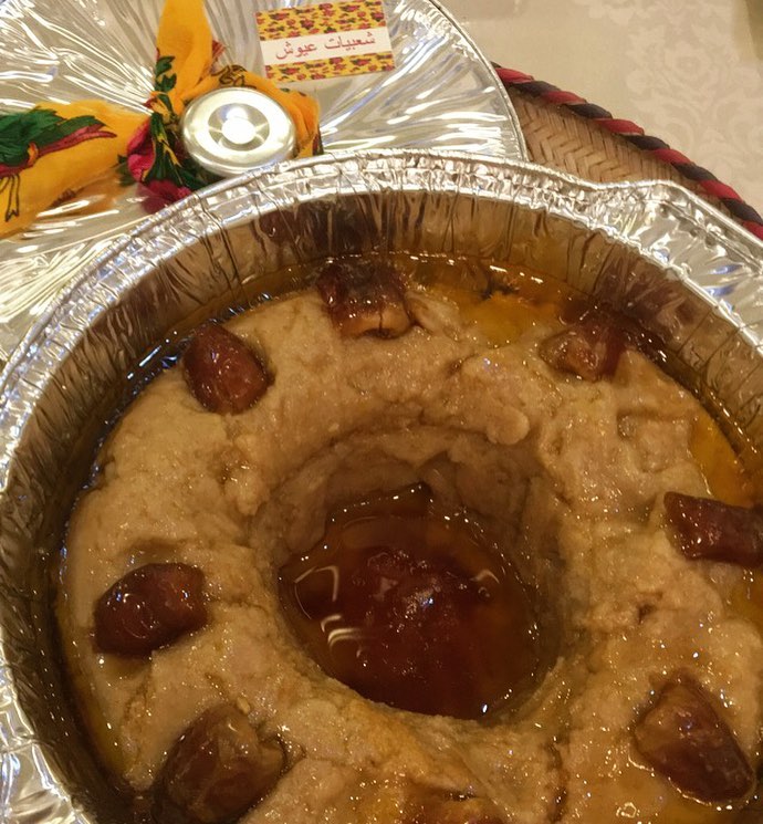 عريكة جنوبية بالسمن والعسل ومزينة بالتمر