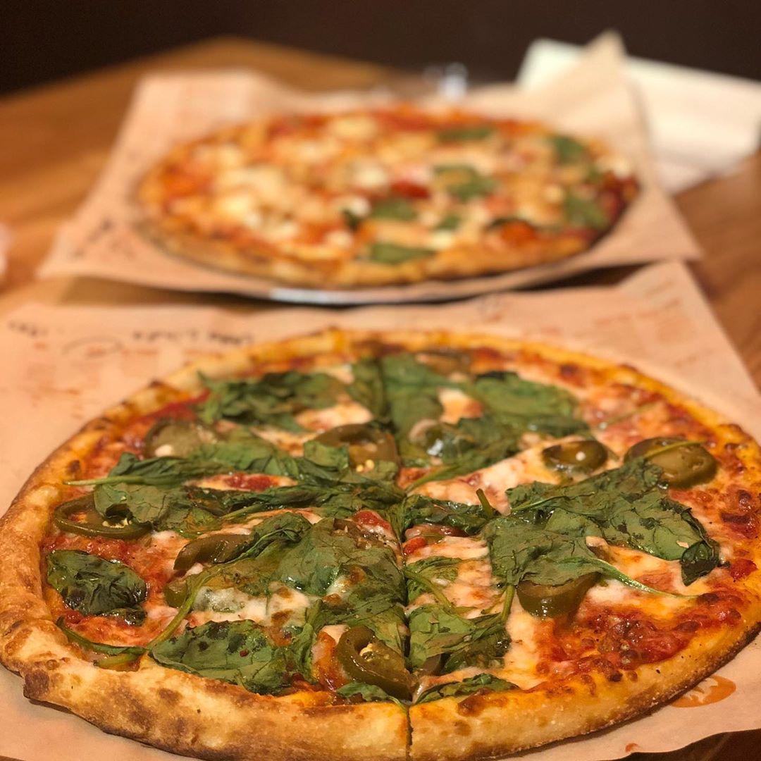 . ألذ بيتزاء ذقتها . اشتهيتها الان ههههههههه . . . . ___________ #blazepizza #بيتزا#pizza