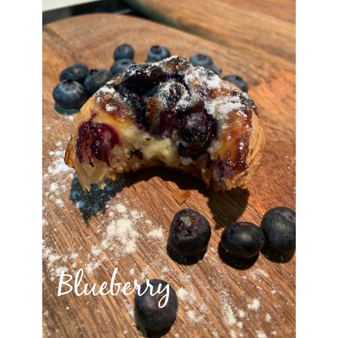 ناتا بالتوت! واحدة من نكهاتنا الجديدة اللي كل الناس حبوها ♥️ Blueberry nata! One of our ne