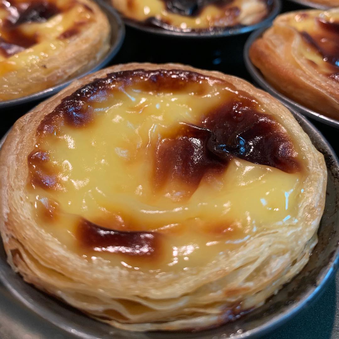 دوبها طالعة من الفرن! Fresh out of the oven! . . . #pasteldenatajeddah #natajeddah #jeddah