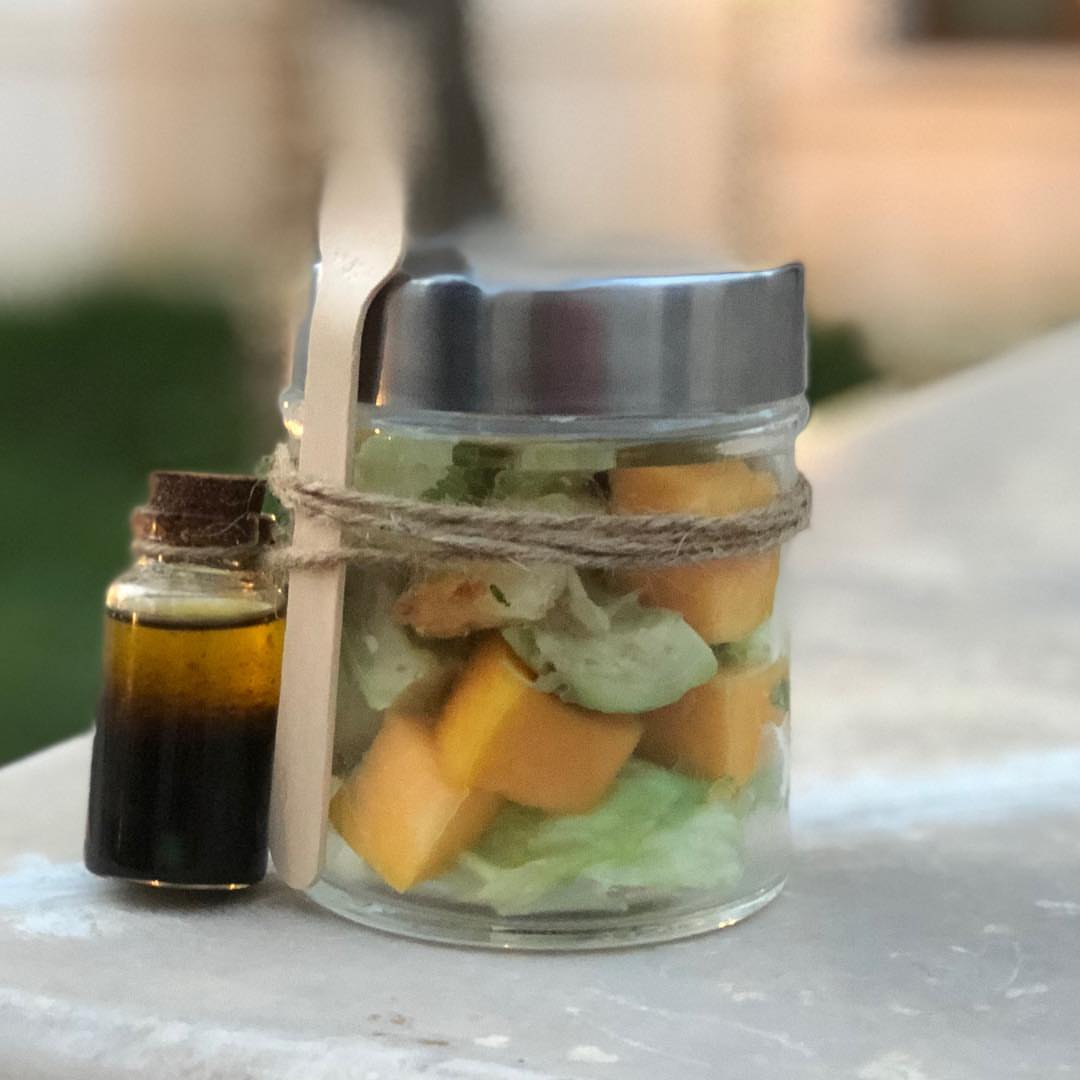 سلطة المانجو بجبن الحللومي