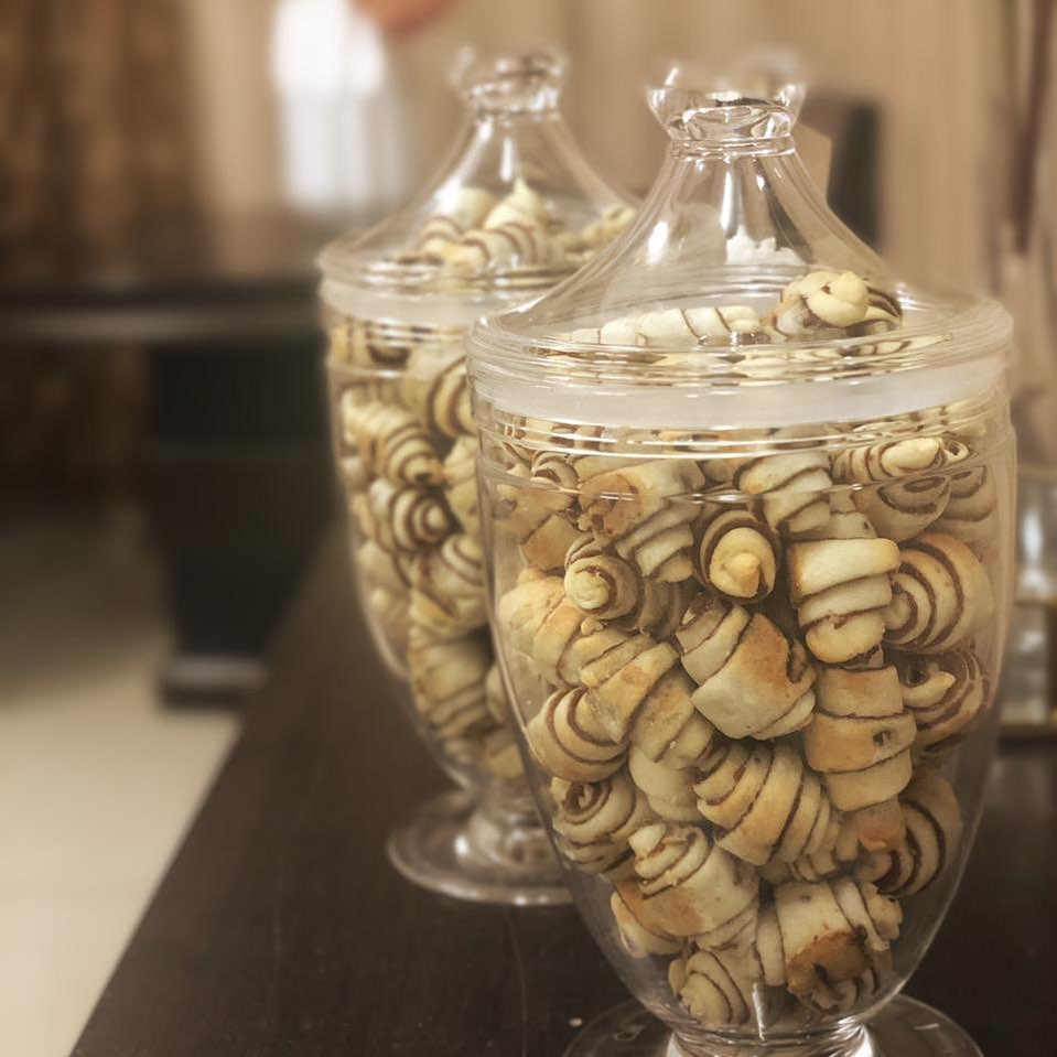 معمول حلزوني بشكل مميز لأول مره في المدينة،هش وطري ولذيذ.. 100 حبة ب70 ريال أسعارنا في متن