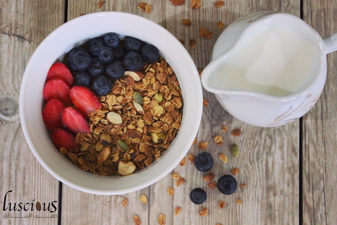 Granola✨ شوفان بالعسل والمكسرات مع الحليب الدافئ