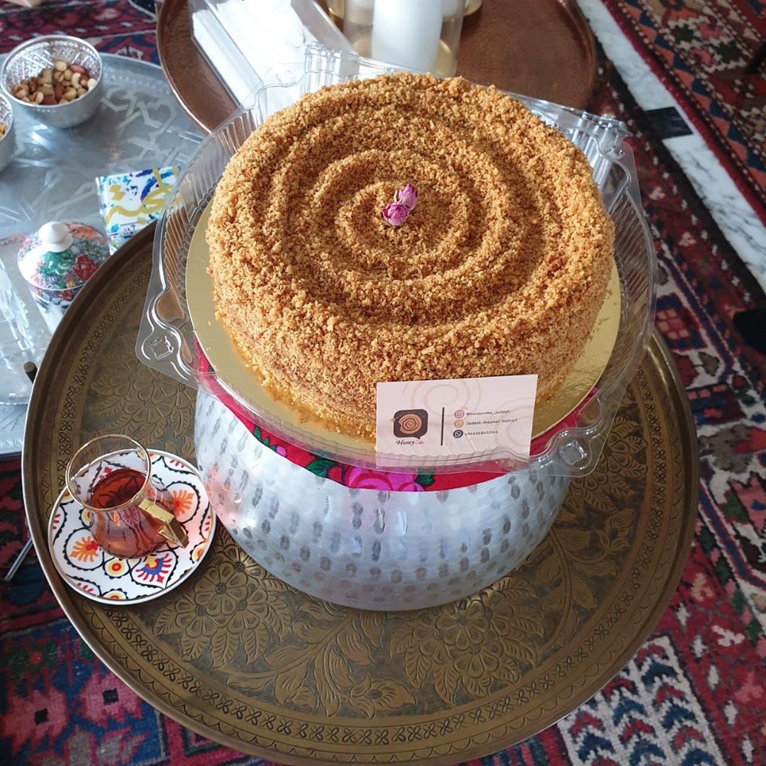 تصوير زبونتي عليها بالعافيه ✨ نستقبل طلباتكم على الواتس اب ‭ ‬ #كيكة_العسل_الروسية