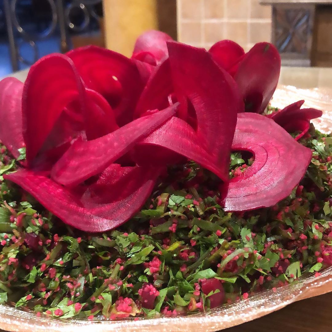 خيار كلاسيكي بنكهة جديدة. #سلطة #سلطات #تبولة الشمندر