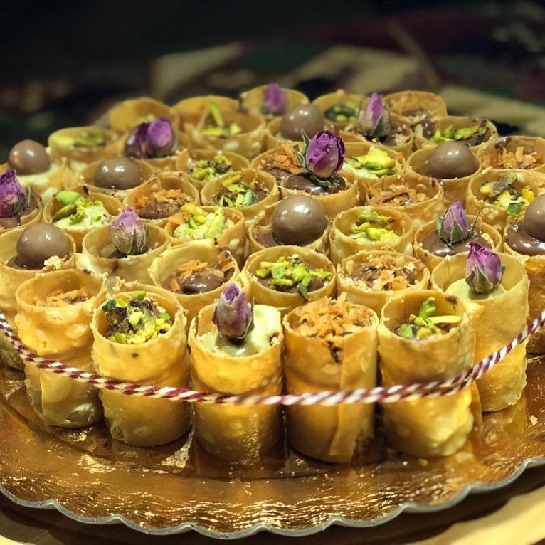 صباحُ الخِير، اتمنى لي ولكِ صُدفه جمِيلة في هذا الصَباح تجعّل الحياة تبدو كبُستانِ وردٍ في