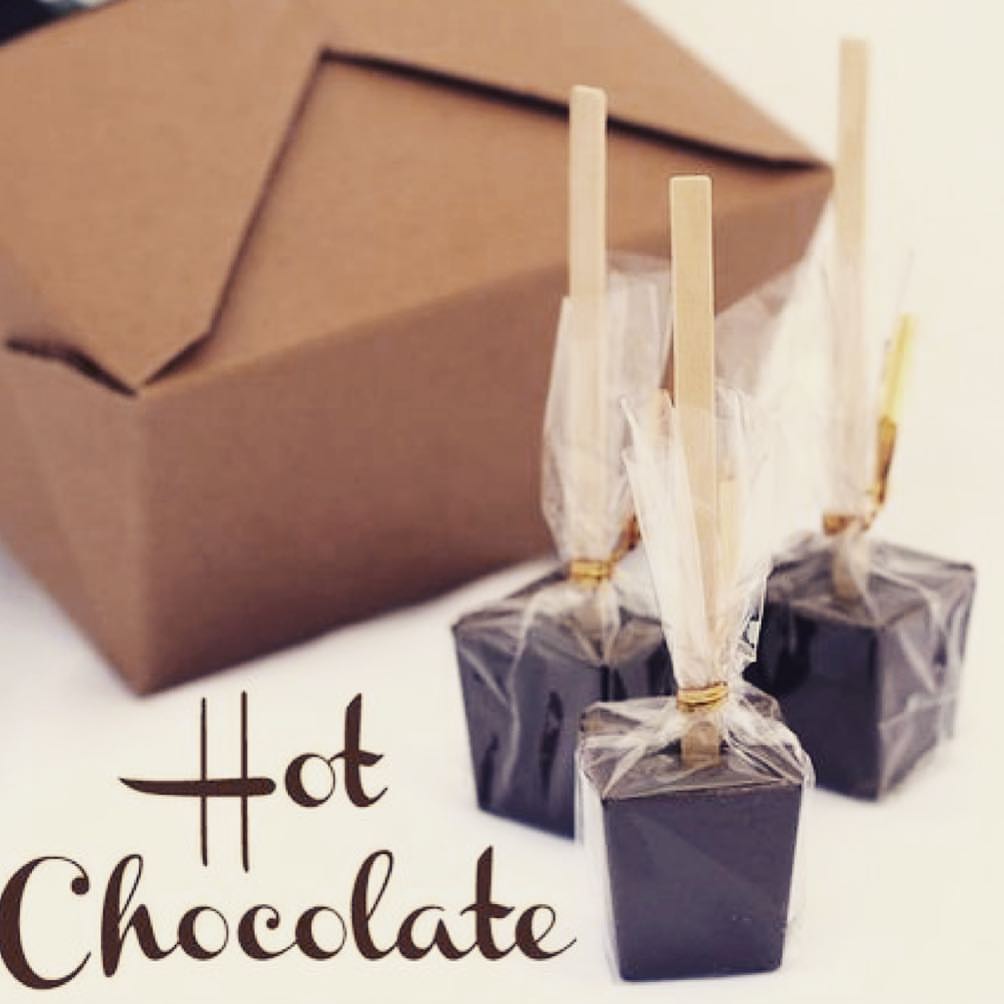hot chocolate box .. جديدنا ولفترة محدودة مع الأجواء الشتوية البوكس يتكون من مكعبات التشوك