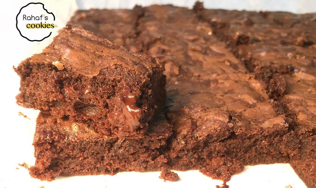 Fresh and fudgy brownies اللهم صلِ وسلم على نبينا محمد للطلب ع الواتس #براونيز#يمي#لذيذ#دا
