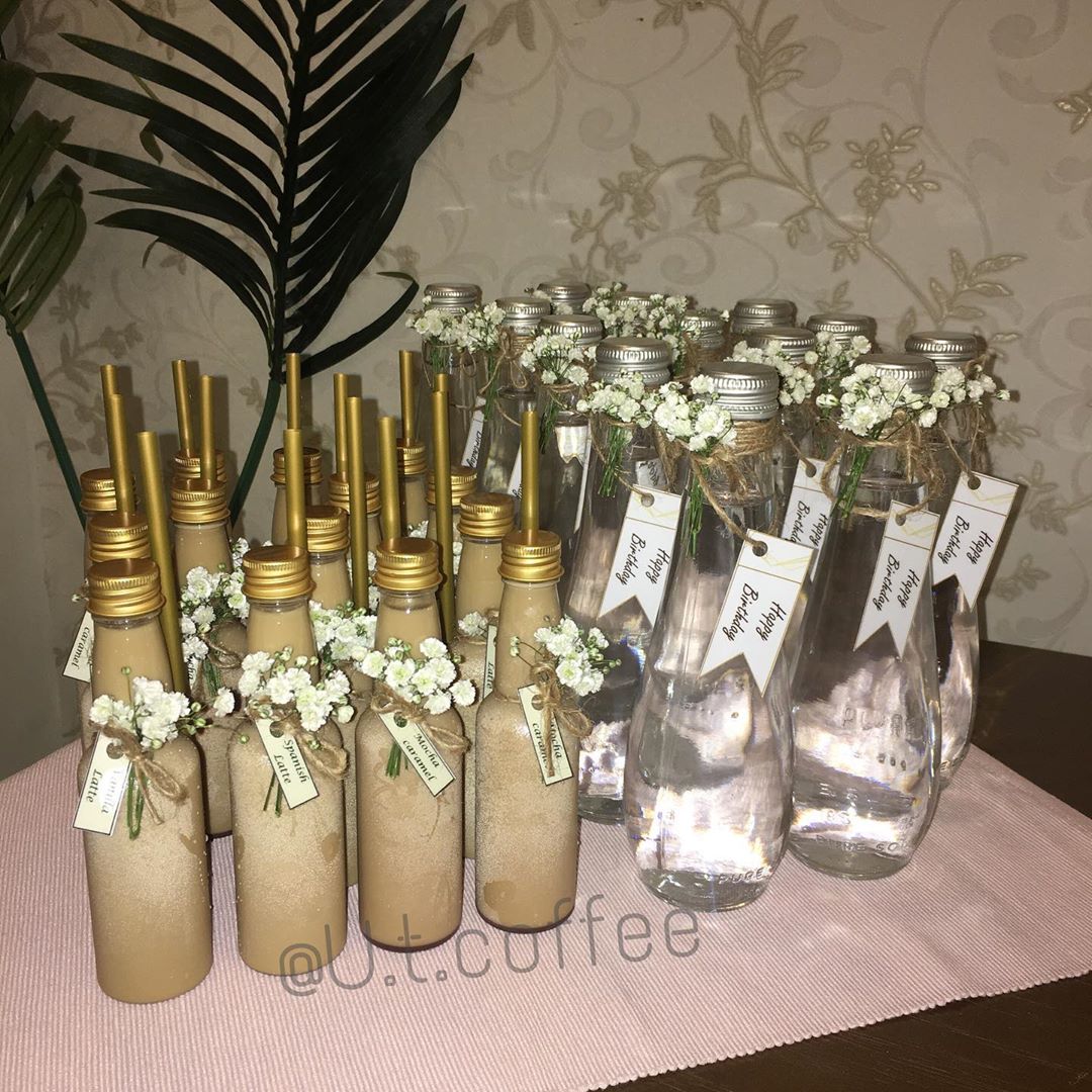 طلبية زبونة ، كوفي وسط + قوارير ماء من تنسيقنآا ✨ . #ايس_كوفي #ايس_موكا #سبانش_لاتيه #كرا