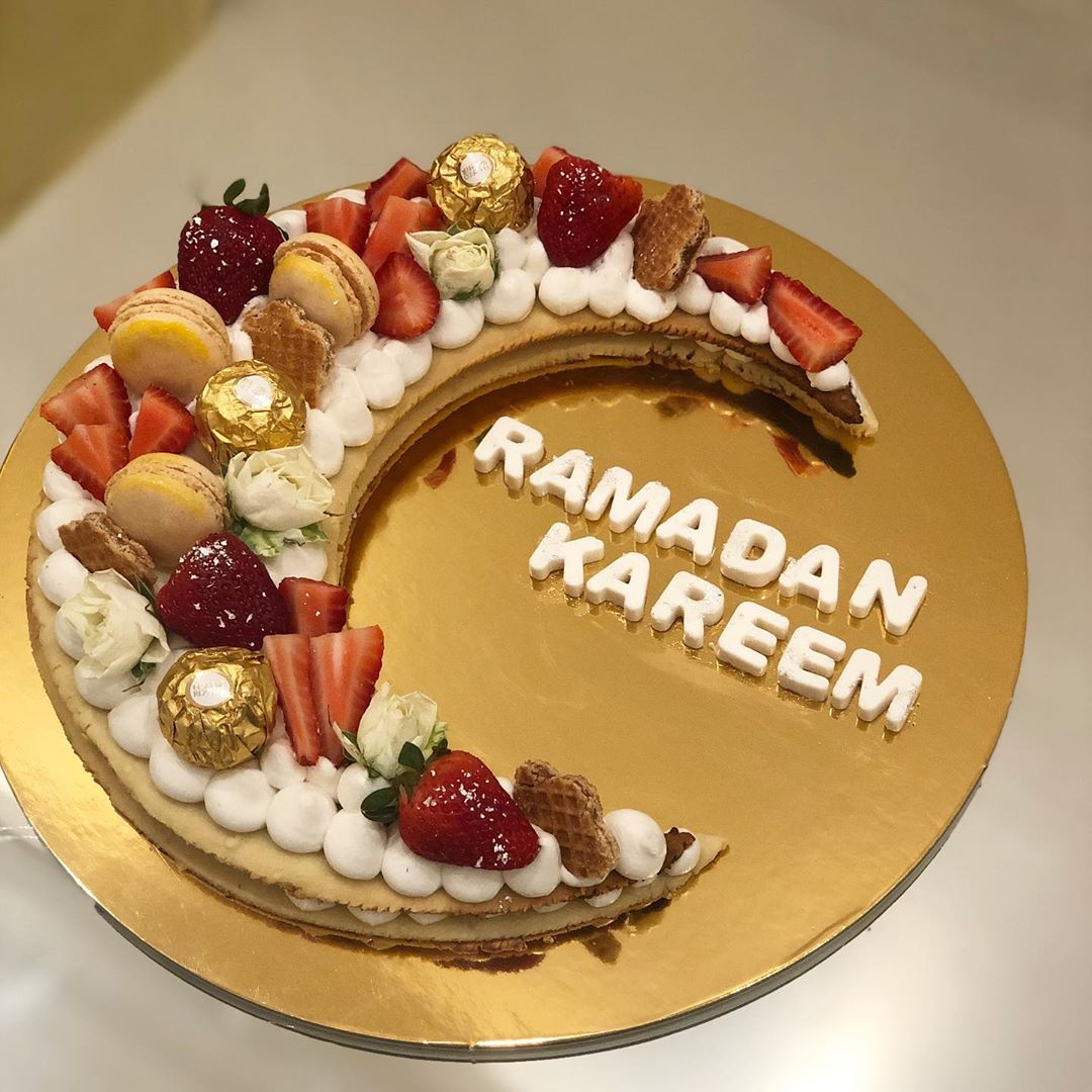 "أهلاً أهلاً ياهِـلال"