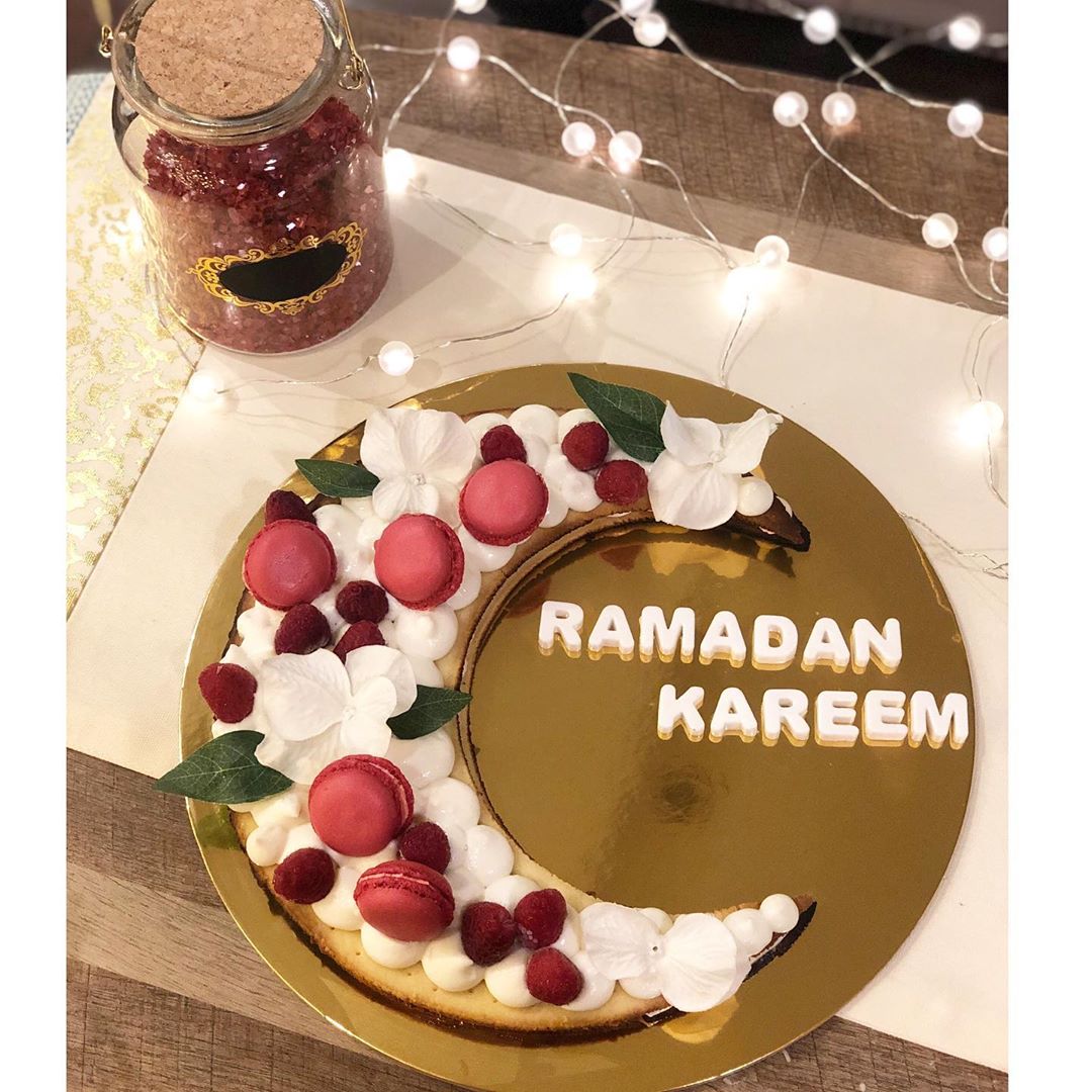 نسخة رمضان صارت جاهز للطلب لجمعاتكم وسهراتكم العائليـة وكلّ عـام وأنتم بخير ♥️ . . . #تارت