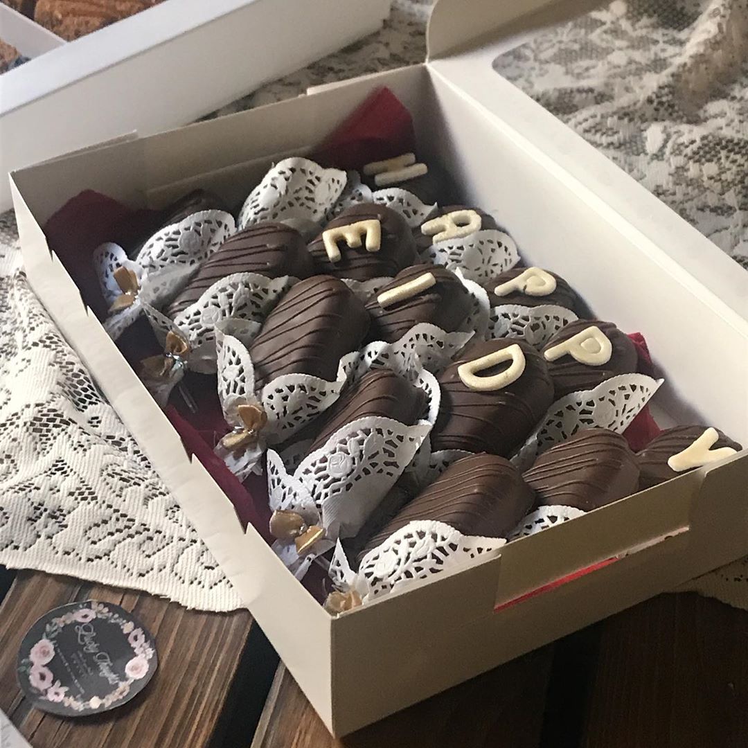جديدنا في بوكسات العيد ( قطع تشيز كيك ) براونيز - كوكيز - اوريو