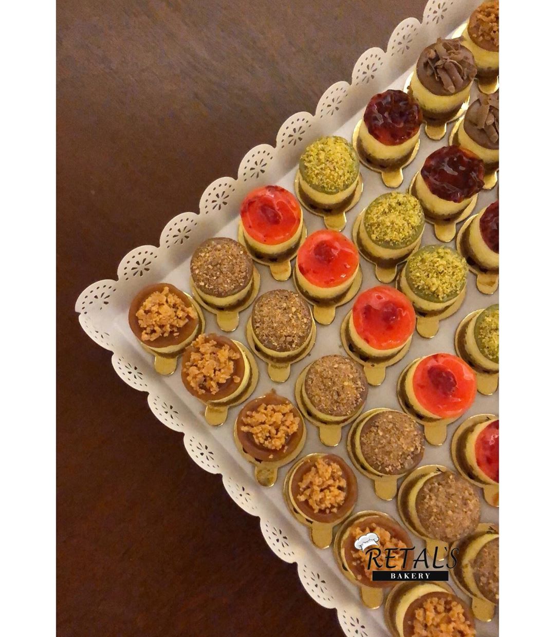 #cheesecake #mini_cheesecake #yummy #home_made #fresh #kinder #lotus #maltesers #twix #red