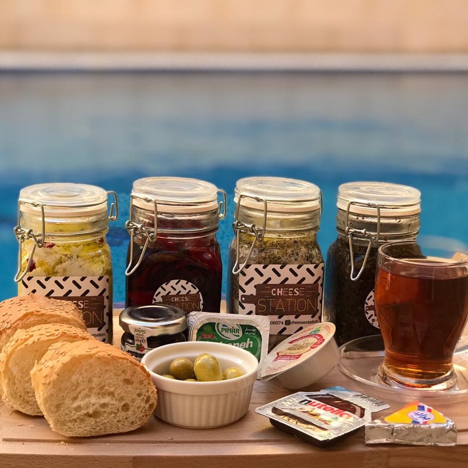 لفطور صبحيه ..وجلسة عصريه ... و تلبيبة مغربيه ... مافي اطعم من cheese Station #معجنات #اجب