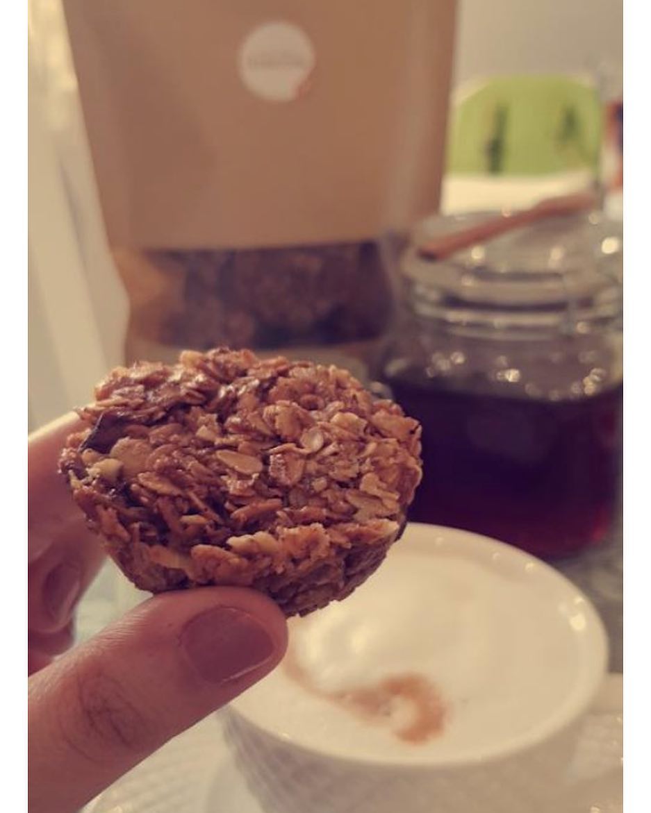 صوره جميله لمنتجنا المميز من تصوير زبونتنا الغاليه بالهناء والعافيه #granola #coffee #brea