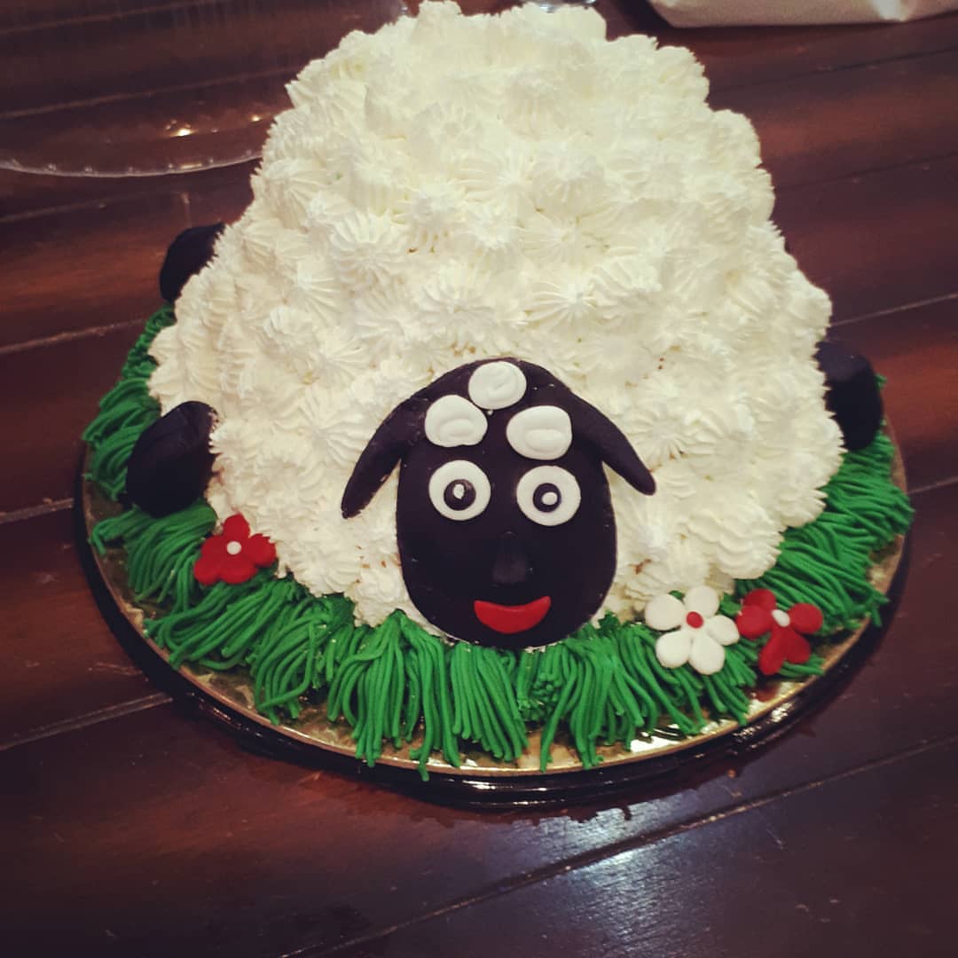 خروف العيد بنكهة الفانليا والتوت..متوفرطوال ايام العيد