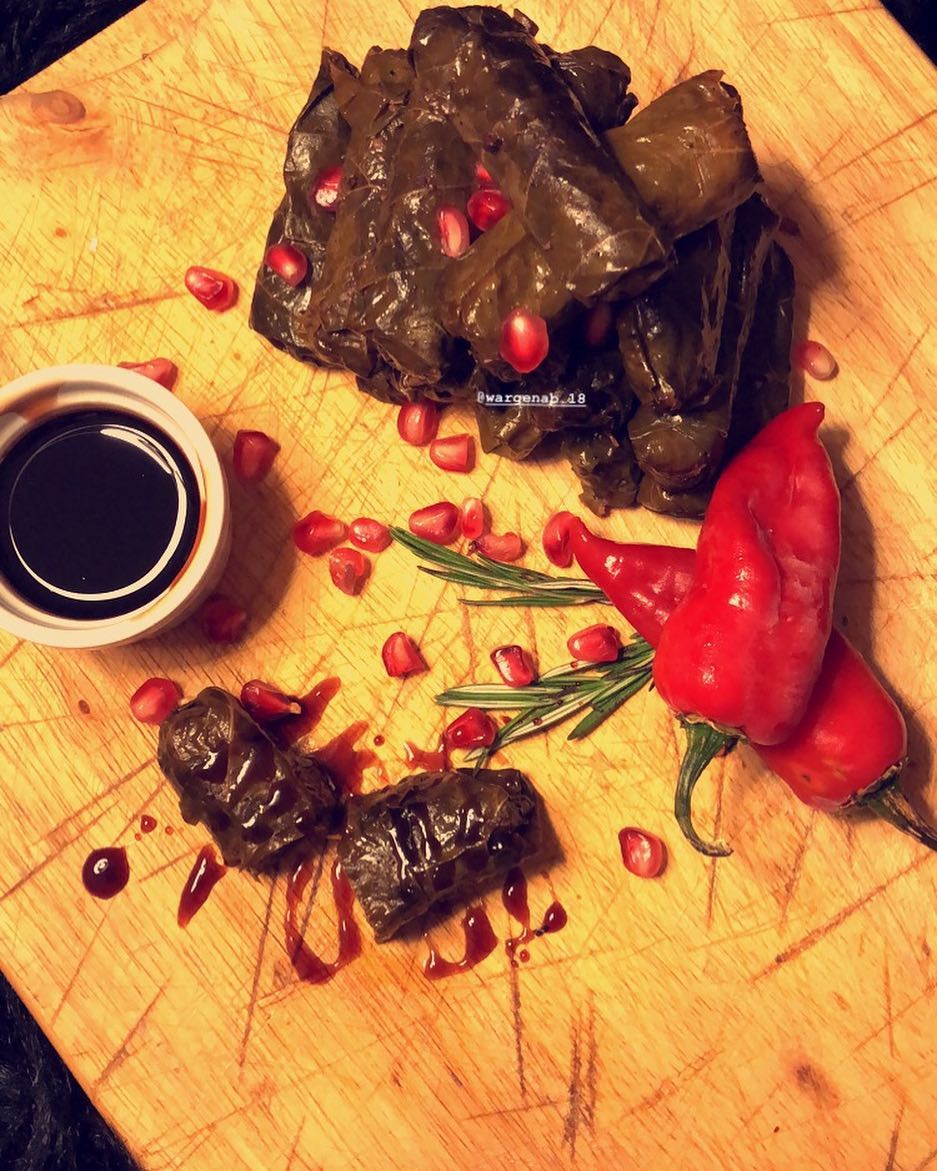 تسليم فوري ورق عنب سبايسي بدبس الرمان الحامض . . . #اكلات #ورق_عنب_ناطع #ورق_عنب #السعوديه