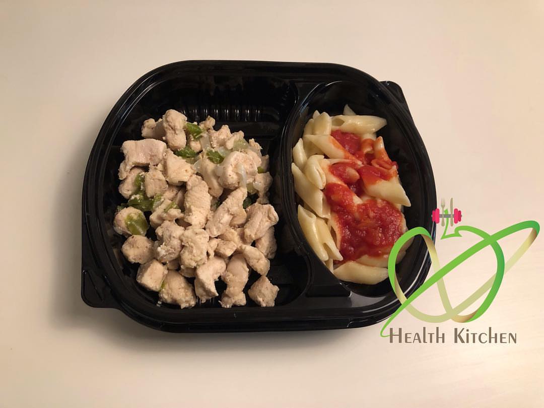 وجبة شاورما دجاج + مكرونه . #اشتراكات_شهريه #وجبات_صحية #healthyfood #صحي #food #chicken #