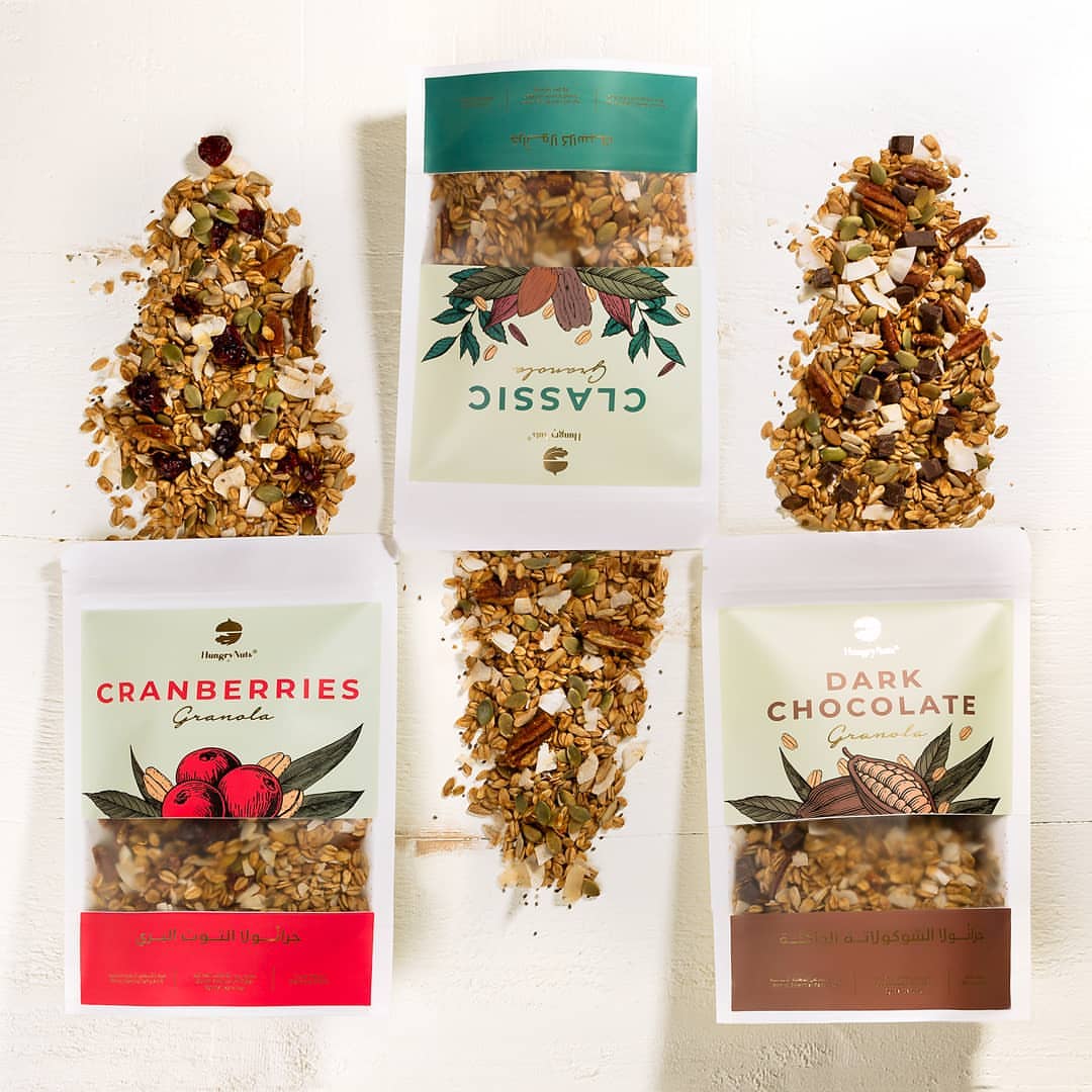 جرانولا الشوكولاته، الكلاسيك أو التوت كلها متوفره لترضي جميع الأذواق مكوناتها عضوية وقرمشت