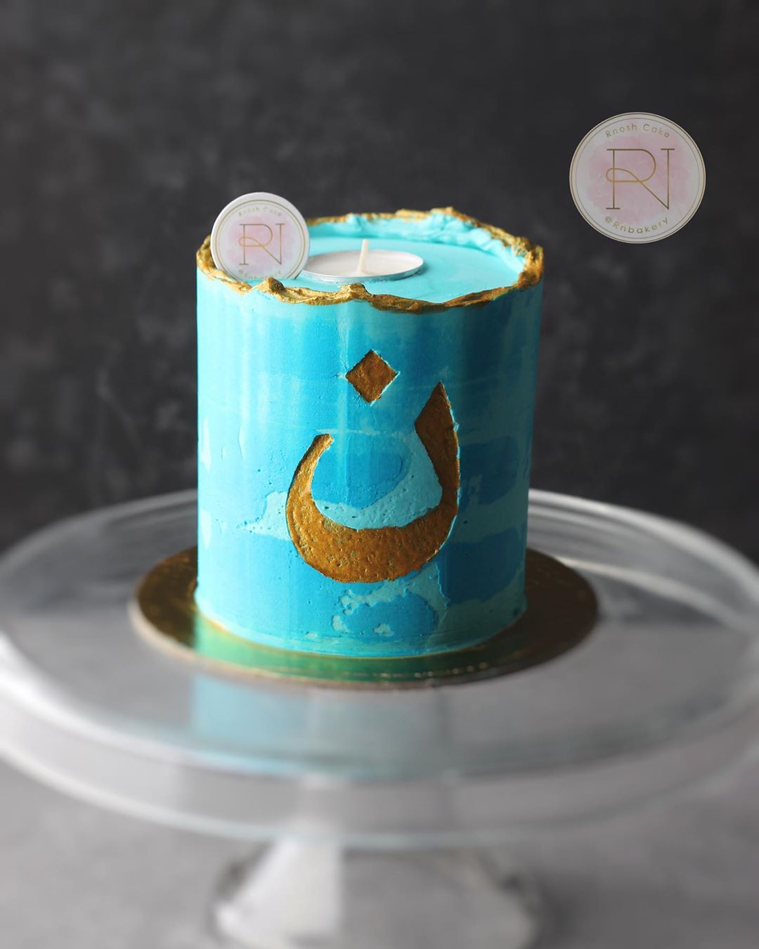 . . ‏"Candle Cake" ، بحجم الـ ٤ إنش ١٠ سم صغيره تكفي ٤ أشخاص ♥️ #كيك_ينبع #كيكات_ينيع #ينب