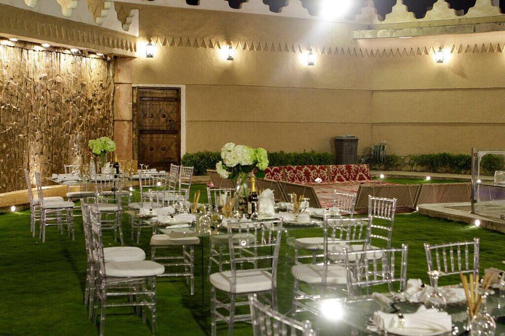اجواء رائعه زيد روعة المكان باكلاتنا الشعبيه اللذيذه