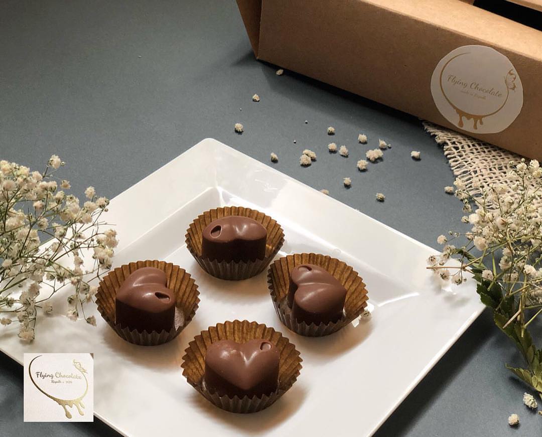 وماتحلا الجمعات إلا بالشوكولاتة المُحلِقة. #chocolate #بيستاشيو #شوكولاتة #حلويات_قهوة #حل