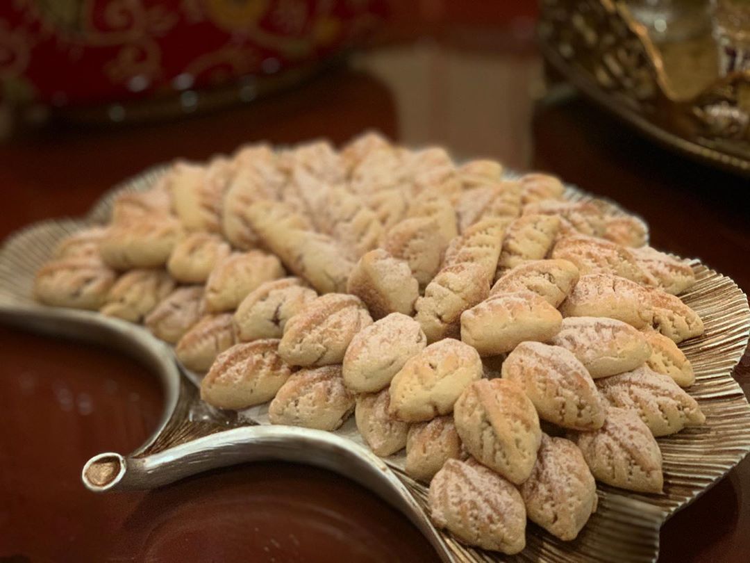 كالغيمة في خفتها وهشاشتها،، ، يسعدني استقبال طلباتكم ، #فطيرة #فطيرة_تفاح #فطيرة_التفاح #ح