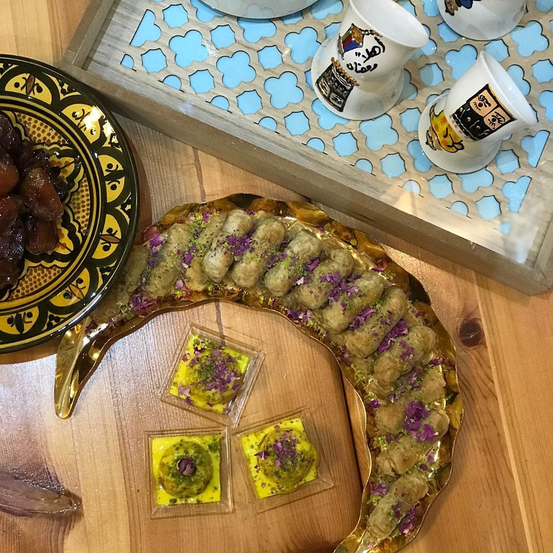ميني قرص عقيلي بصوص الهيل والزعفران بقلاوة بالمكسرات والهيل #كيك #بسبوسة #حفلة #زعفران #ور