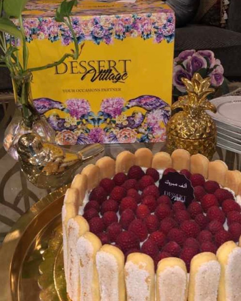 شارلوت كيك بالمانجو طبقات من التيراميسو كيك محشيه بالكريمه الغنية و اللذيذه وطبقات من حشوة