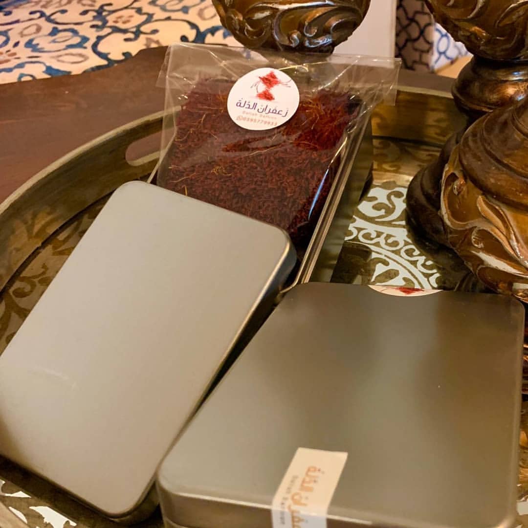 الآن عبوة معدنية أنيقة لعرض التوفير ٢٥جرام: -أبو شيبة ٢٥جرام بـ ١٢٠ريال. -أبو شال ٢٥جرام ب