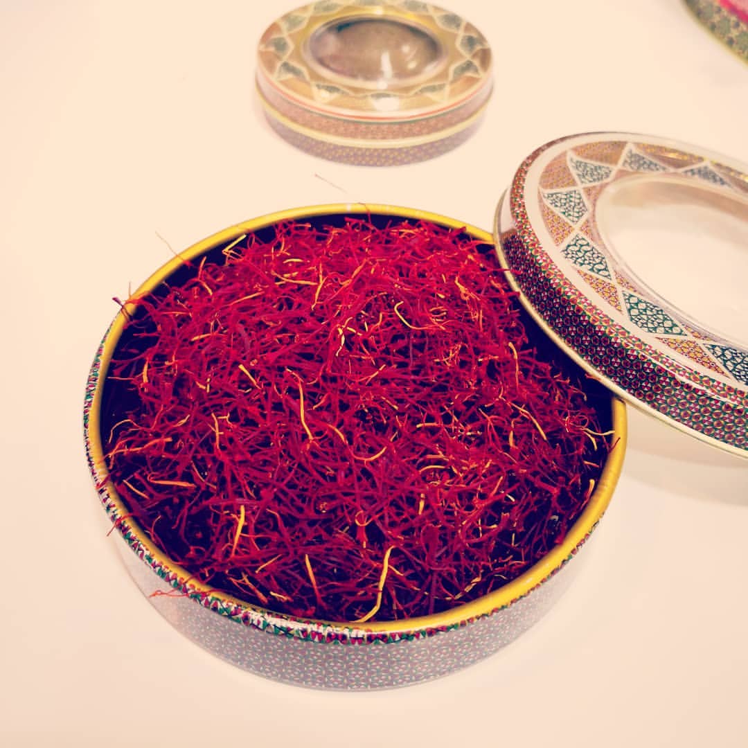زعفران أبو شال نوعية فاخرة، و محصول جديد، رائحة زكية تضفي على #القهوة مذاق و لون رائع. 10ج